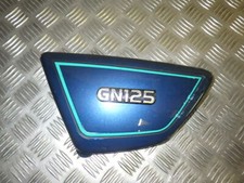 Cache Latéral sous Selle ( avec défauts ) - Suzuki 125 GN  - 25 692 kms