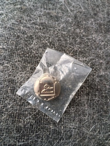 Pins arthus bertrand football - pins,