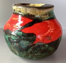 Petit vase boule en céramique noire émaillée, signature à identifier