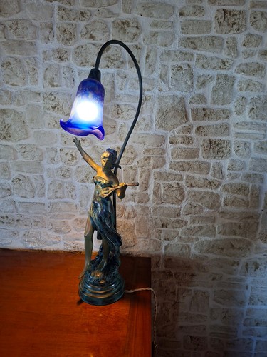 Grande lampe femme la - a,