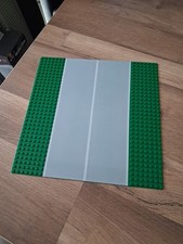 Lego , plaque de Base Verte avec Route Droite Ligne continue 25,5 x 25,5 vintage