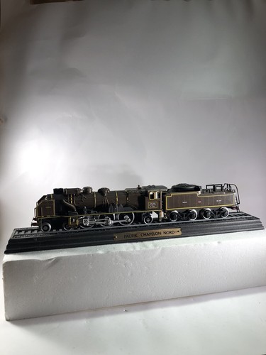 Maquette locomotive vapeur - maquette,