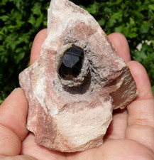 Grenat sur Gangue Rose 8x6cm