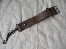 FRANCE 39-45 : LARGE COURROIE EN CUIR POUR MUSETTE
