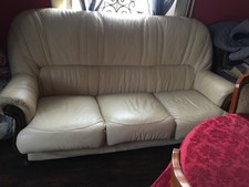 Canapé 3 places cuir de tres bonne qualité dimension 190x80