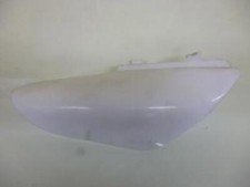 Cache latéral droit origine