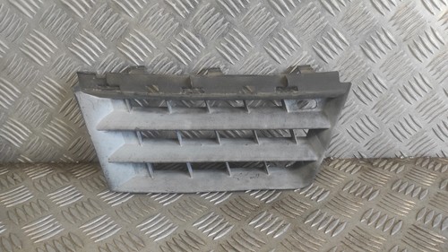 Grille calandre avant droite - calandre,
