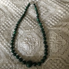 Collier perles pierre