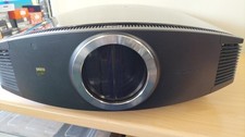 Projecteur Sony VPL-VW85 avec