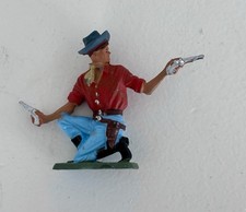 FIGURINE STARLUX  COW-BOY ACCROUPI 2 PISTOLETS PC 1