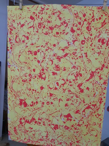 Papier marbré cuve de - à,