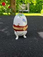 Oeuf en porcelaine pilulier