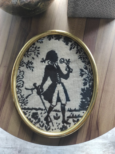 Tableau ovale doré avec