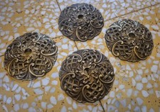 1 rose window to choose from 4