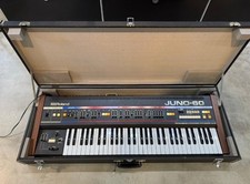 Synthétiseur polyphonique Roland Juno-60 avec étui rigide d'origine