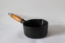 Casserole Staub n°14 saucière en fonte noire, manche en bois,  France TBE