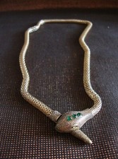collier reptile en métal doré pierres 