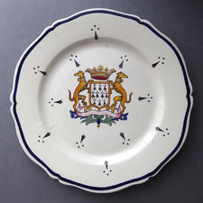ASSIETTE en faïence HENRIOT QUIMPER Armoiries des ducs de Bretagne et hermines