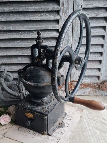 Ancien gros moulin cafe - ancien,