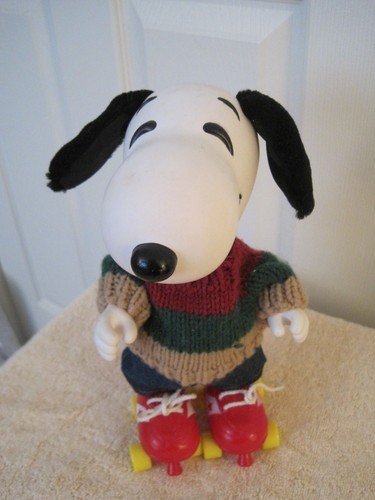 Vintage snoopy roller - on,