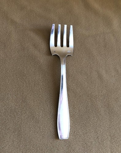 Fourchette service à - de,
