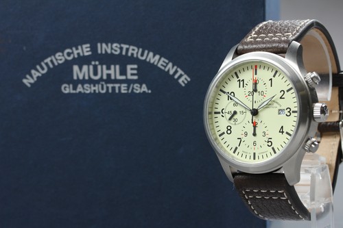 Avec boîte montre - boîte],
