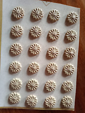 CARTE 24 BOUTONS (1.6cm) ANCIENS BOIS - FLEUR COULEUR BEIGE - FRANCE 1930/40