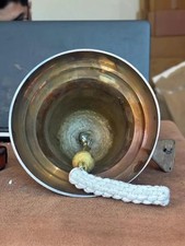 Cloche de porte suspendue