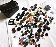 GROS LOT DE BOUTONS ANCIENS ET