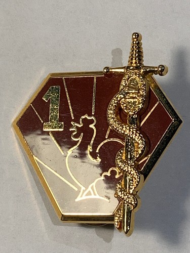 Insigne 1er régiment médical - insigne,