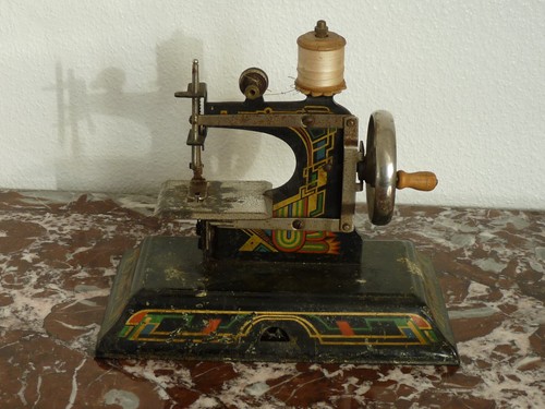 Ancienne petite machine - petite,