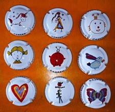 B2) Un lot de 9 capsules Style