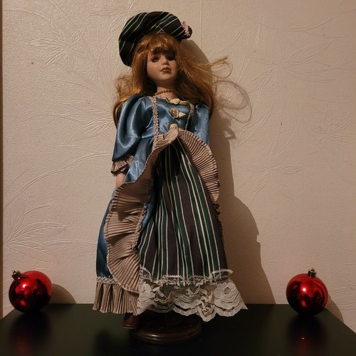 Poupée porcelaine socle - en, +