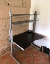 bureau avec 2 étagères, bois couleur wenge sur piétement et armature métallique,