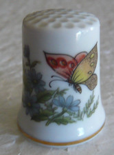 Dé à coudre de collection en porcelaine décoré d'un papillon