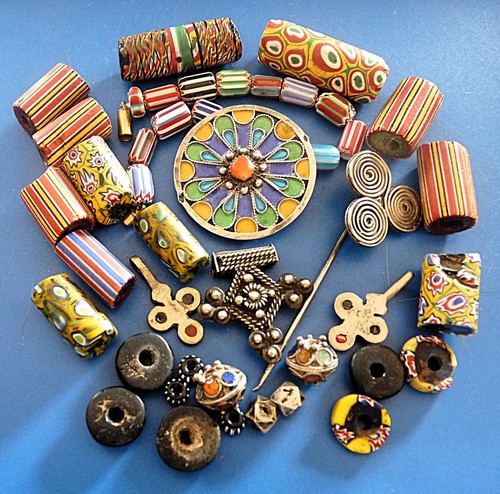 Lot perles bijoux anciens - lot,