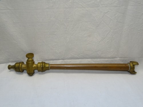 Belle ancienne lance a - lance,