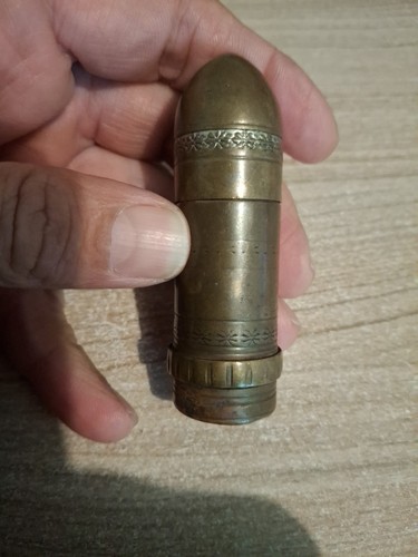 Ancien briquet tranché - de,