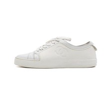 CHANEL Basket en cuir de veau