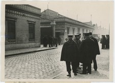 La grève aux Usines " Chenard & Walker " à Gennevilliers. Mouvement social. 1935