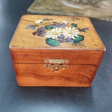 Boîte à bijoux en bois