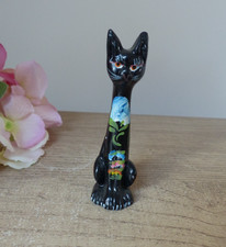 Figurine chat noir assis en