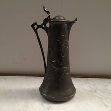 Broc en étain / Pièce de