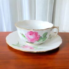 Allemagne. Meissen. Tasse en porcelaine décor à la rose, XXe siècle