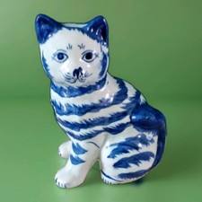 figurine chat en porcelaine couleur delft