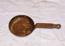 mini poele vintage diametre 12,5 cm metal epais