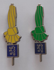 2 BROCHES PARASOL / LOGO LION