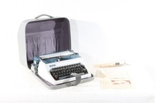 Vieux Machine à Écrire Vintage de Voyage Dans Valise ERIKA Type 32
