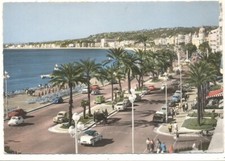 Nice - La promenade des anglais avec nombreuses voitures anciennes