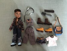 POUPÉE VINTAGE BRATZ + VÊTEMENTS.   ( n°4)